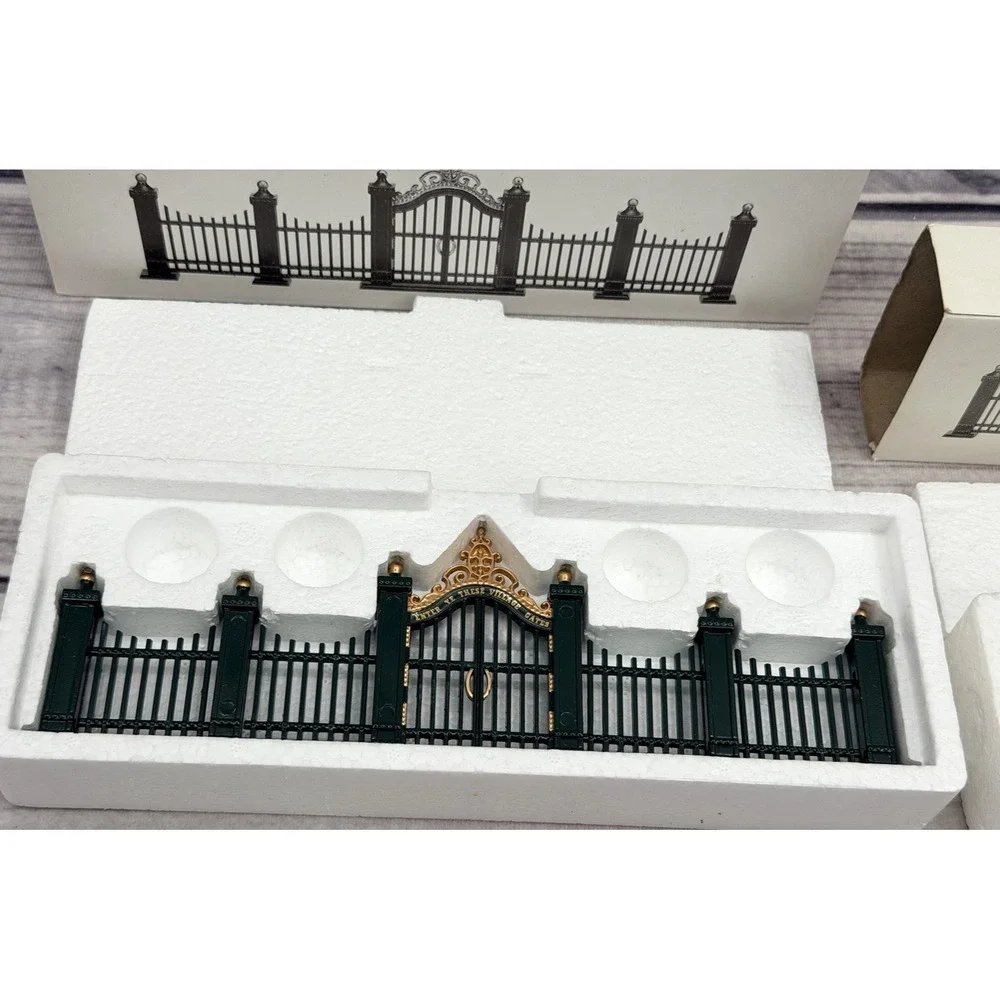 DEPT 56 HERITAGE VILLAGE COLLECTION WROUGHT IRON‎ GATE AND FENCE WITH EXTENSIONS